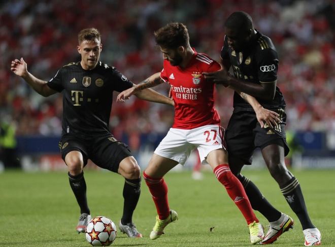 体育赛事-莱万多夫斯基意外战胜TES，险胜引爆全场！-体育赛事