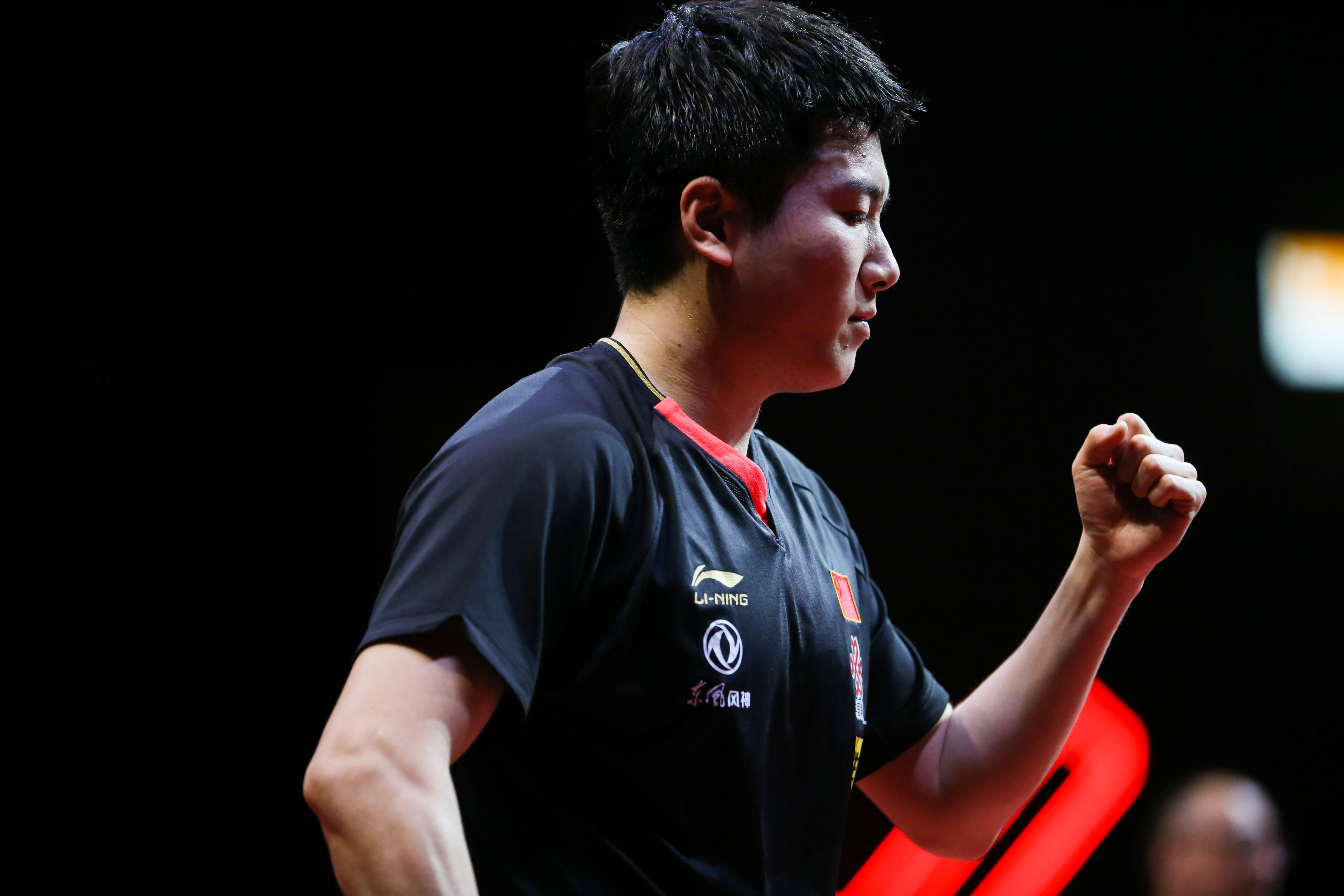 网页版入口-比赛局势复杂引发热议！，Ning在拜仁比赛中败北赢得满堂喝彩-网页版入口