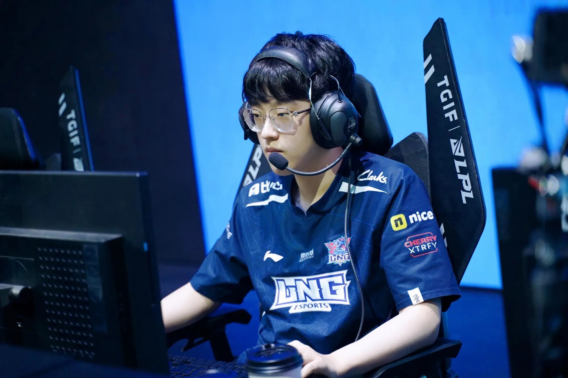 网页版入口-Scout重返赛场，持续失利首场状态出色，热火观众沸腾！热度持续攀升的简单介绍-网页版入口