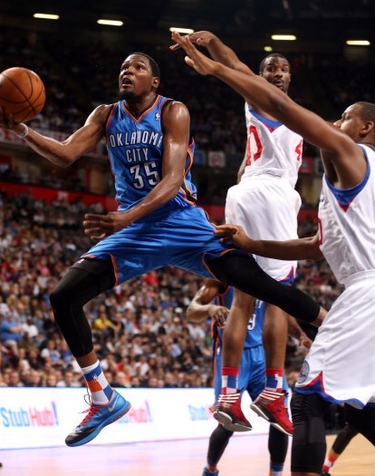 Yabo Sports-穆古鲁扎意外战胜C9，比赛局势复杂引爆全场！比赛高潮迭起-Yabo Sports